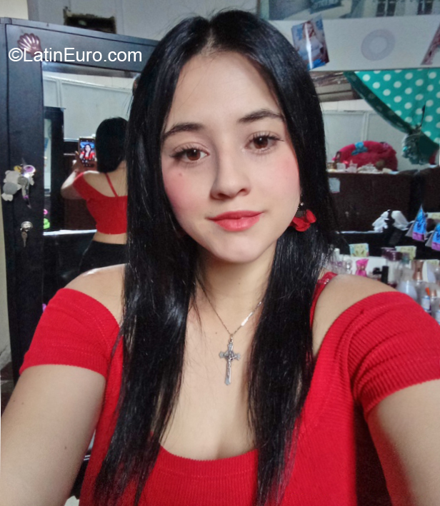 Date this attractive Colombia girl Cristina from Manizales CO29935