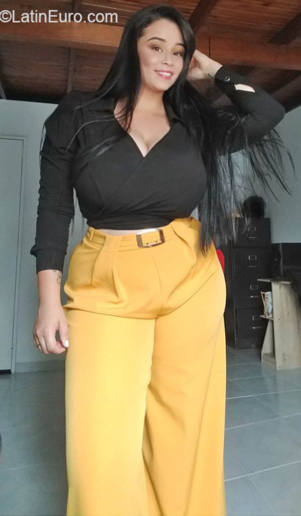 Date this hard body Colombia girl Alejandra from Medellin CO33405