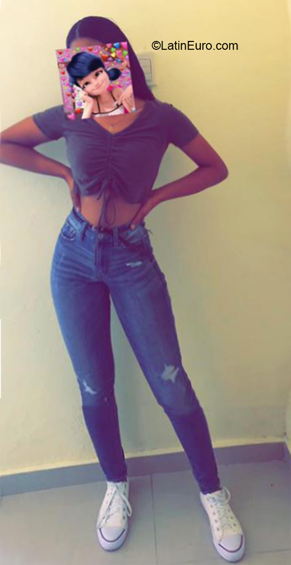 Date this lovely Dominican Republic girl CAROL from Barahona DO39697