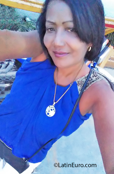 Date this athletic Dominican Republic girl Sarah from Puerto Plata DO39753