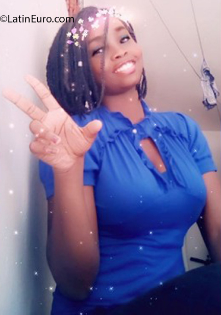 Date this fun Dominican Republic girl Nandy from Santiago DO39755