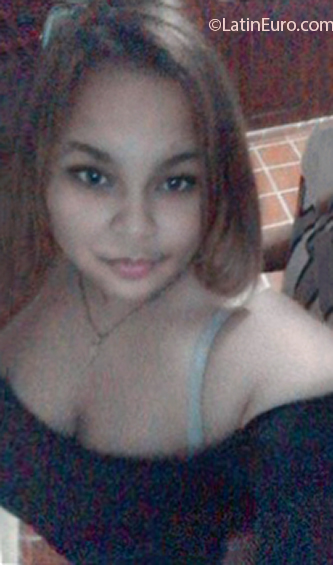 Date this foxy Dominican Republic girl Anyara from Santiago DO39759