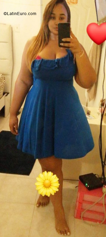 Date this good-looking Dominican Republic girl Sam from Santo Domingo DO39778