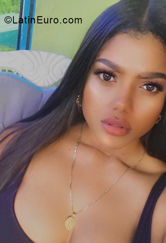 Date this nice looking Dominican Republic girl Yorkira from Santo Domingo DO39806