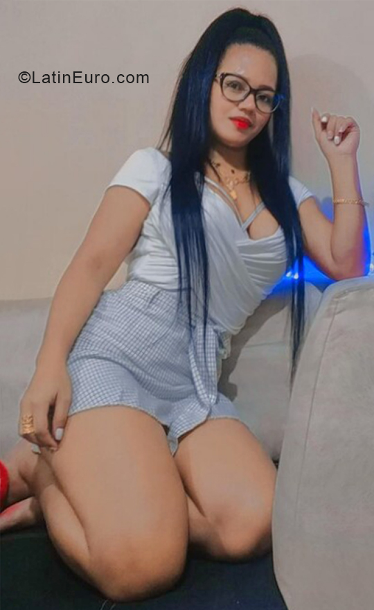 Date this voluptuous Ecuador girl Noemi from Guayaquil EC800