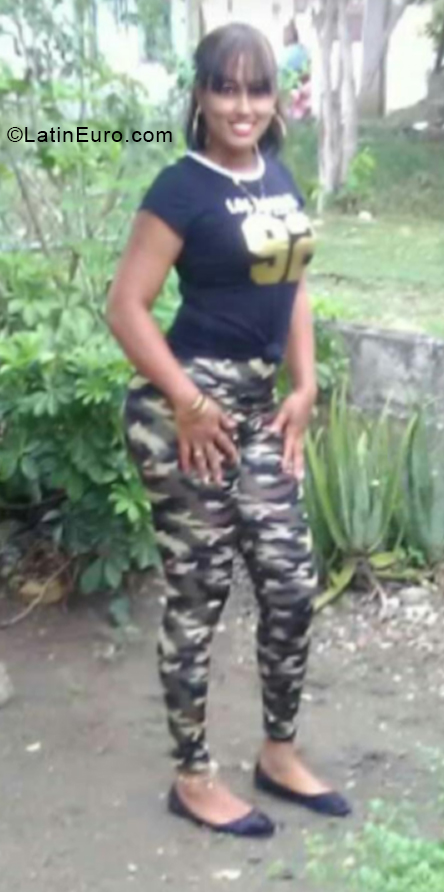 Date this fun Dominican Republic girl Ingrid from Santo Domingo DO39811