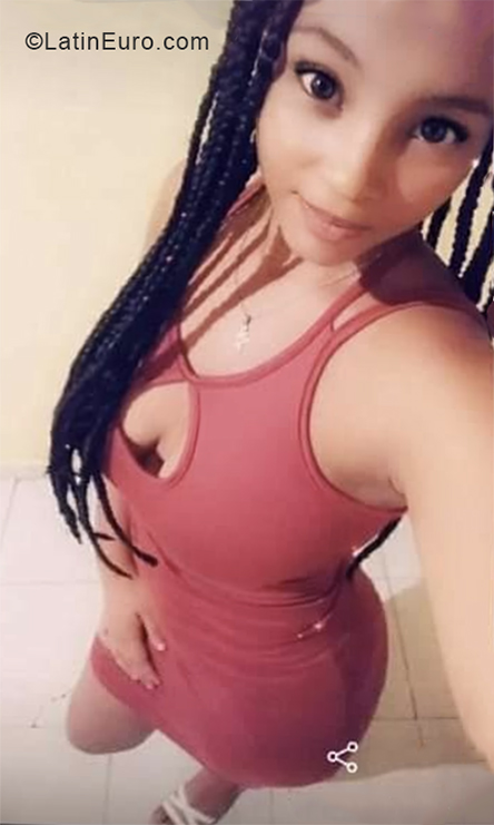 Date this sultry Dominican Republic girl Nicole from Santo Domingo DO39815