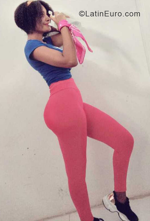 Date this pretty Ecuador girl Lorena from Guayaquil EC803