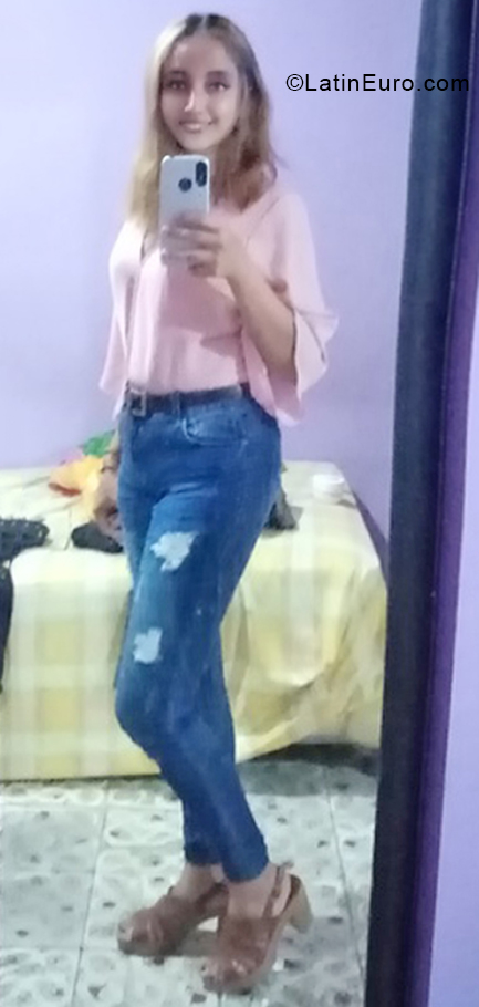 Date this passionate El Salvador girl Fatima from San Salvador SV166