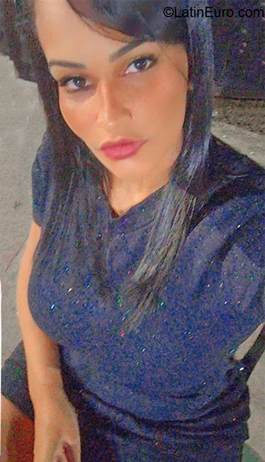 Date this sensual Brazil girl Cilene from Salvador BR11382