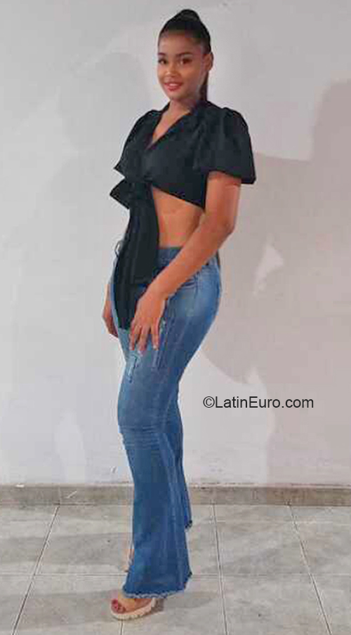 Date this cute Colombia girl Elizabeth from Cali CO30264