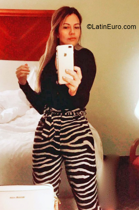 Date this nice looking Colombia girl Aubrey from Bogota CO30999