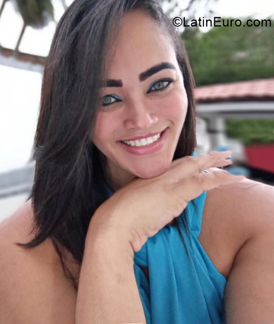 Date this hard body Brazil girl Patty from Salvador BR11388
