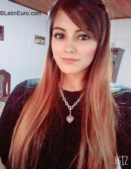 Date this attractive Argentina girl Valentina from Bueno Aires AR753