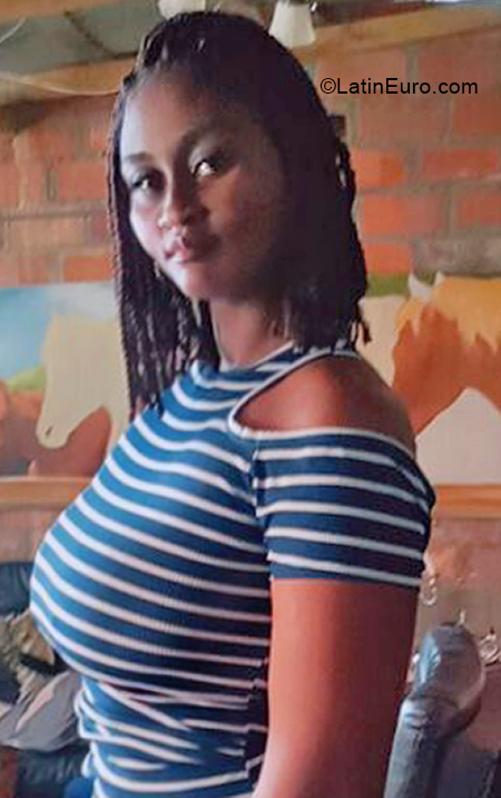 Date this charming Colombia girl Karen jovana from Medellin CO30420