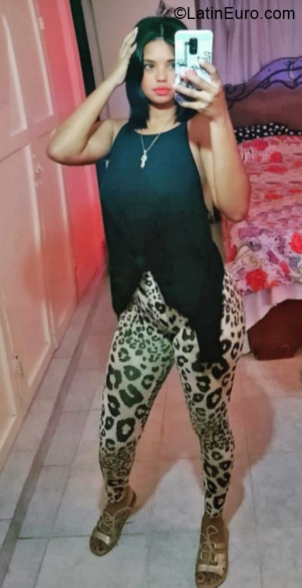 Date this beautiful Dominican Republic girl Yerlin from Santo Domingo DO40755