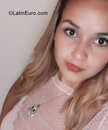 Date this sensual Argentina girl Nancy from Buenos Aires AR851