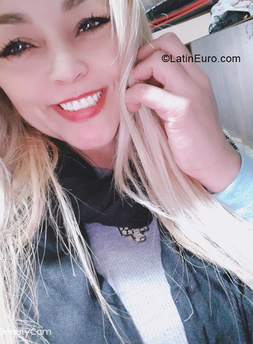 Date this young Argentina girl Aldana from Buenos Aires AR769