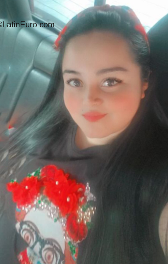 Date this hard body Colombia girl Alejandra from Bogota CO30519