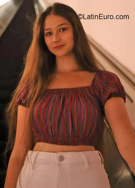 Date this lovely Ecuador girl Emilia from Quito EC828