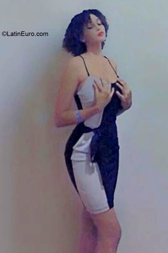 Date this attractive Dominican Republic girl Elianny from Santo Domingo DO39995