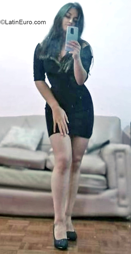 Date this sultry Ecuador girl Laura from Quito EC858