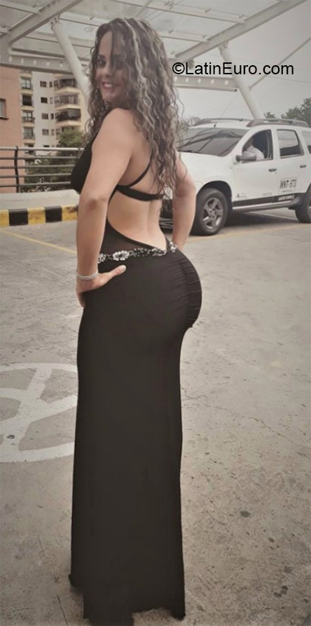 Date this sensual Colombia girl Carol from Cali CO30561