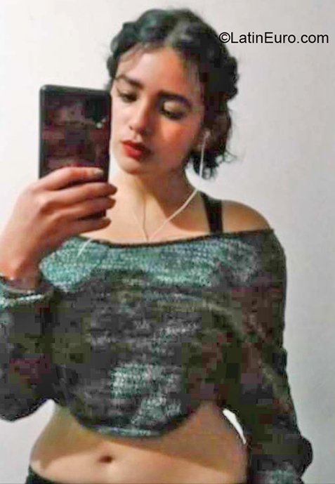 Date this good-looking Colombia girl Samanta from Bogota CO30570
