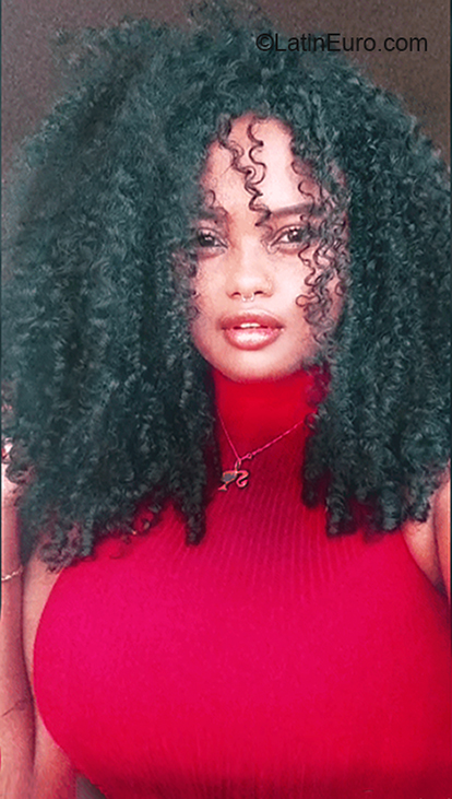 Date this athletic Brazil girl Andressa from Goiania BR11426