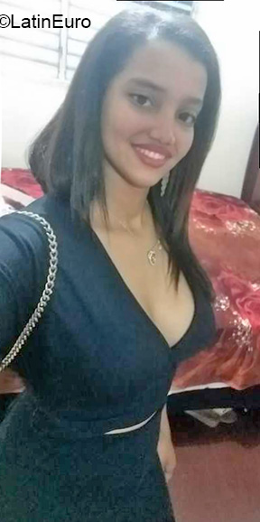 Date this charming Dominican Republic girl Darelis from Santo Domingo DO40099