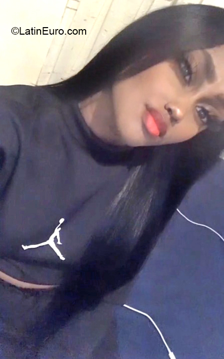 Date this stunning Dominican Republic girl Arlenis from Santiago De Los Caballeros DO40102