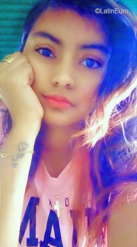 Date this georgeous Venezuela girl Alejandra from Valencia VE4025