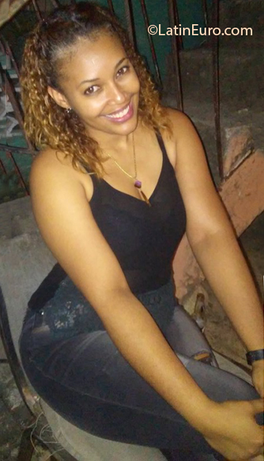 Date this hot Dominican Republic girl Ana Lucia from Santo Domingo DO40582