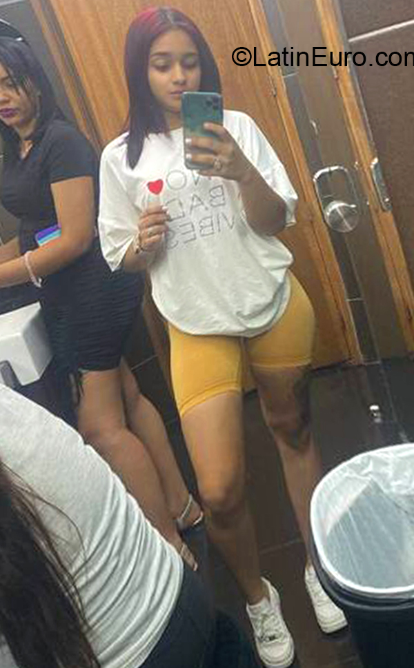 Date this pretty Dominican Republic girl Erika Nova from Santiago DO40141