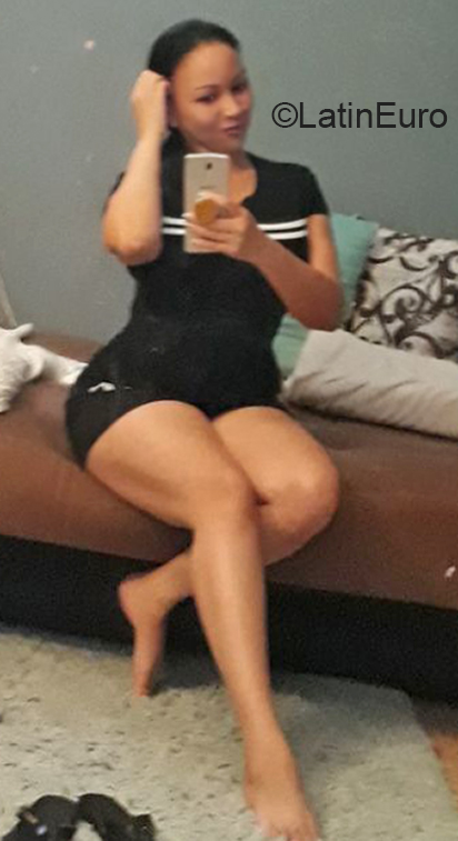 Date this charming Dominican Republic girl Anny from Santo Domingo DO40147