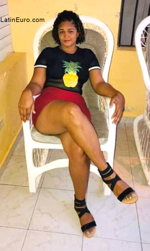 Date this pretty Dominican Republic girl Maria from Santo Domingo DO40177