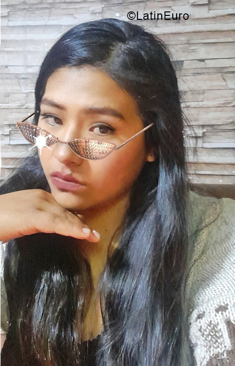 Date this attractive Bolivia girl Sandra Alejandr from La Paz BO125