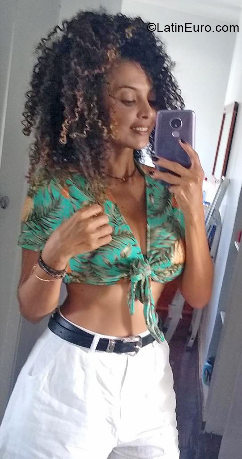 Date this georgeous Brazil girl Maria from Brasilia BR11442