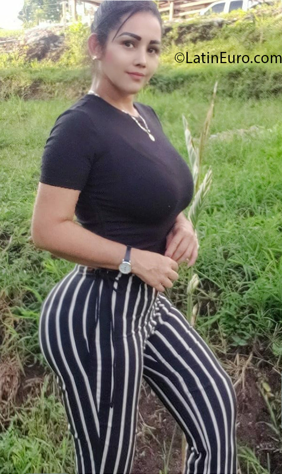 Date this delightful Colombia girl Paola from Pereira CO30801