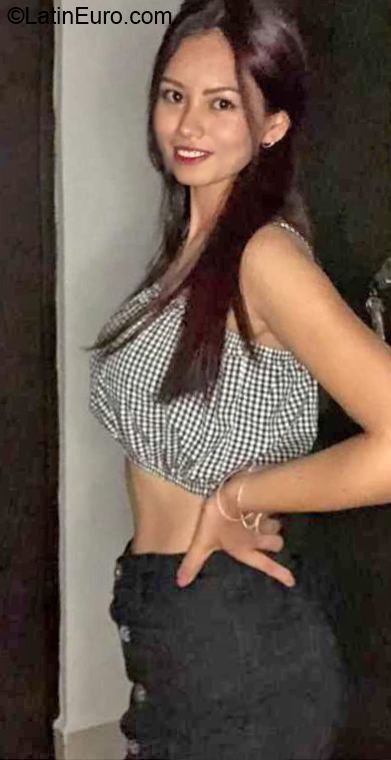 Date this voluptuous Mexico girl Alexa from Guadalajara MX2483
