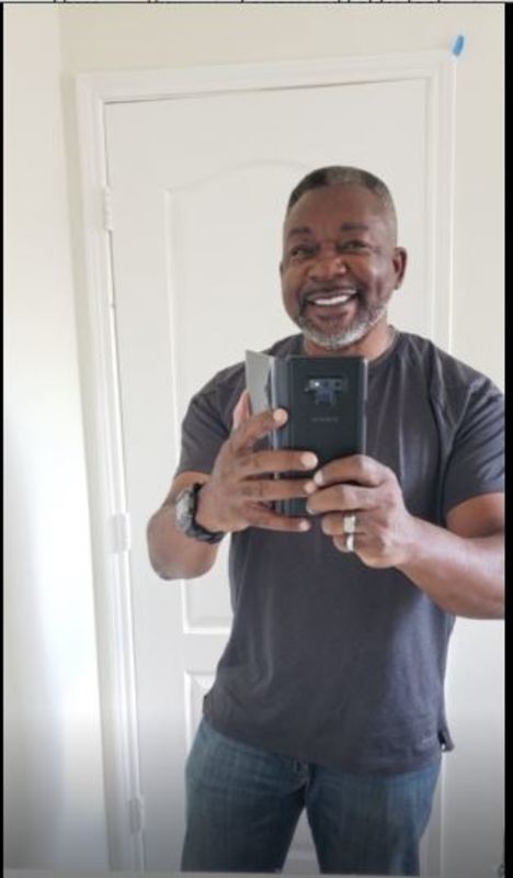 Date this charming United States man Den from Honolulu US21441
