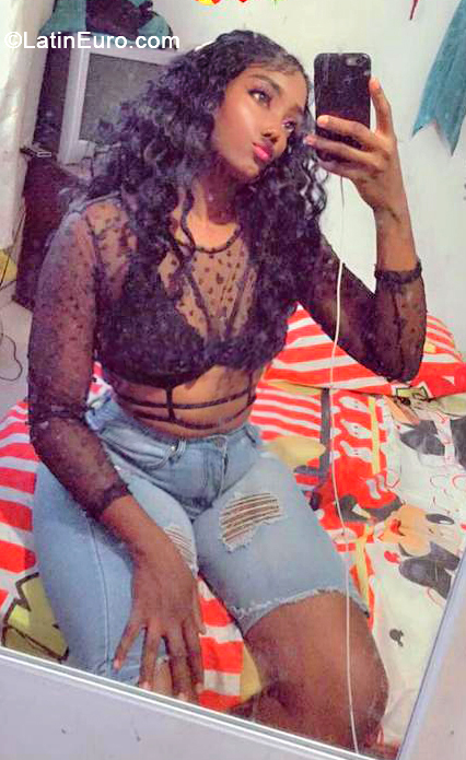 Date this exotic Colombia girl Nayibe from Cali CO31888