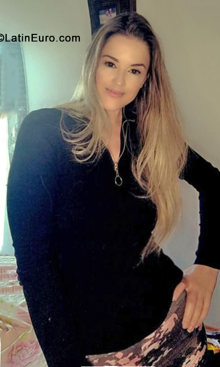 Date this happy Brazil girl Viv from Sao Paulo BR11638