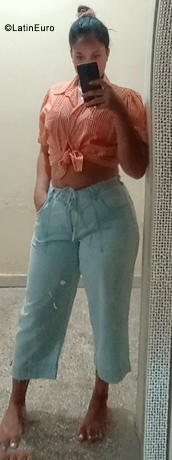 Date this foxy Dominican Republic girl Cintia from Santo Domingo DO40274