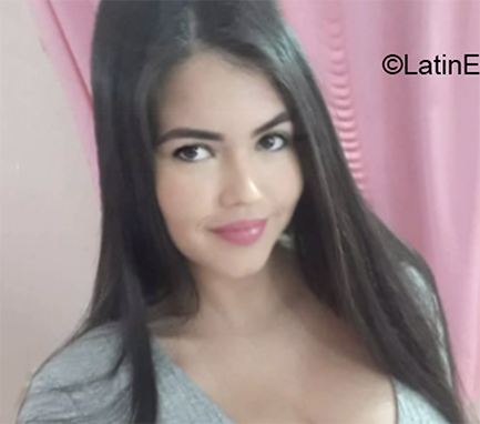 Date this gorgeous Cuba girl Danilka from Holguin CU840