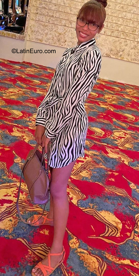 Date this sensual Dominican Republic girl Yafreisy from Santo Domingo DO40304