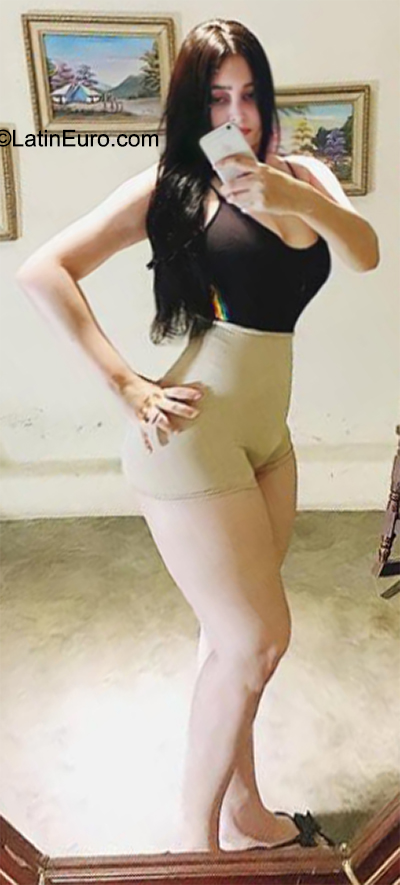 Date this attractive Ecuador girl Astrid from Guayaquil EC871