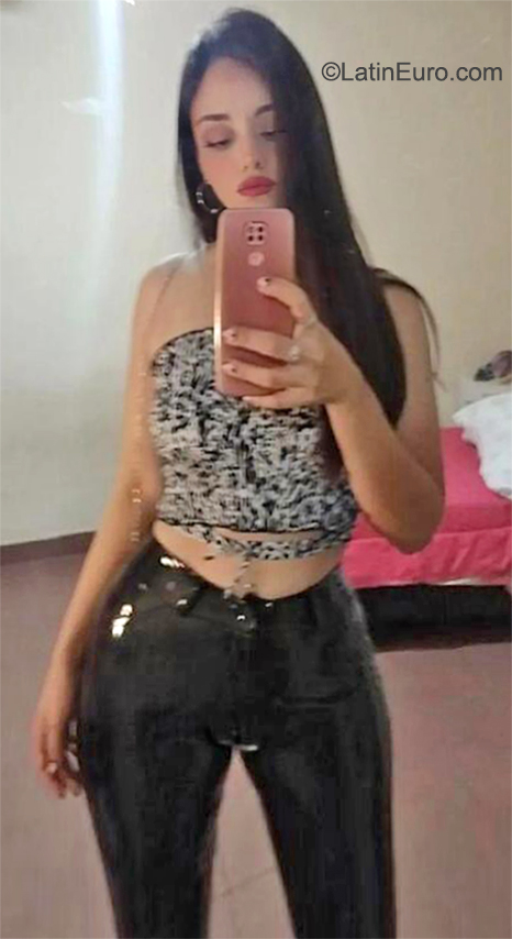 Date this good-looking Argentina girl Yanina from La Rioja Capital AR810