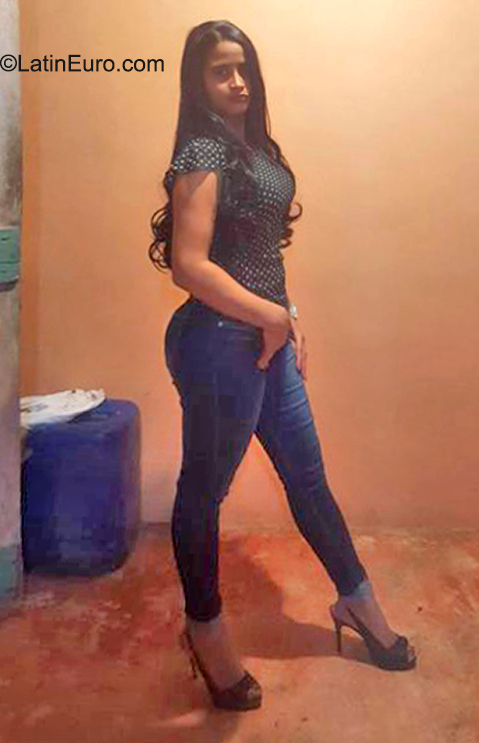 Date this beautiful Dominican Republic girl Kary from La Vega DO40314