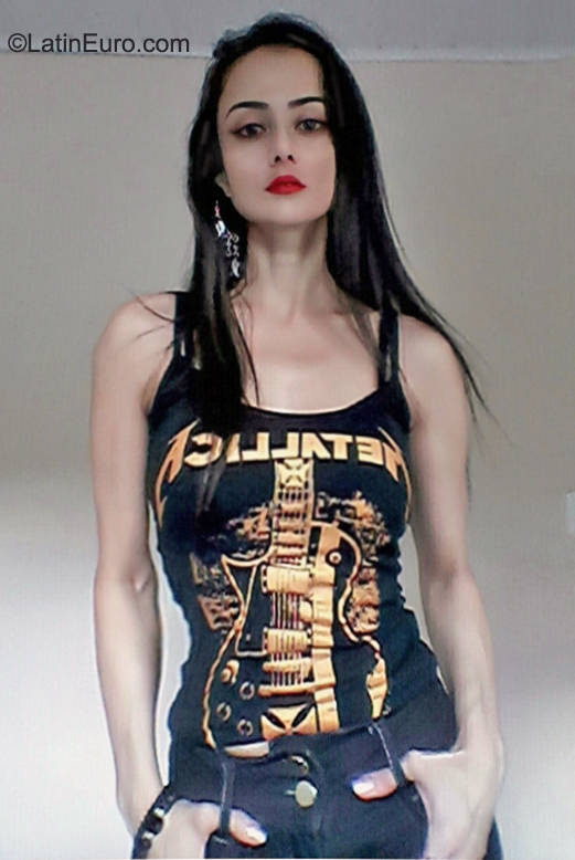 Date this charming Brazil girl Claudia Miranda from Luna BR11515